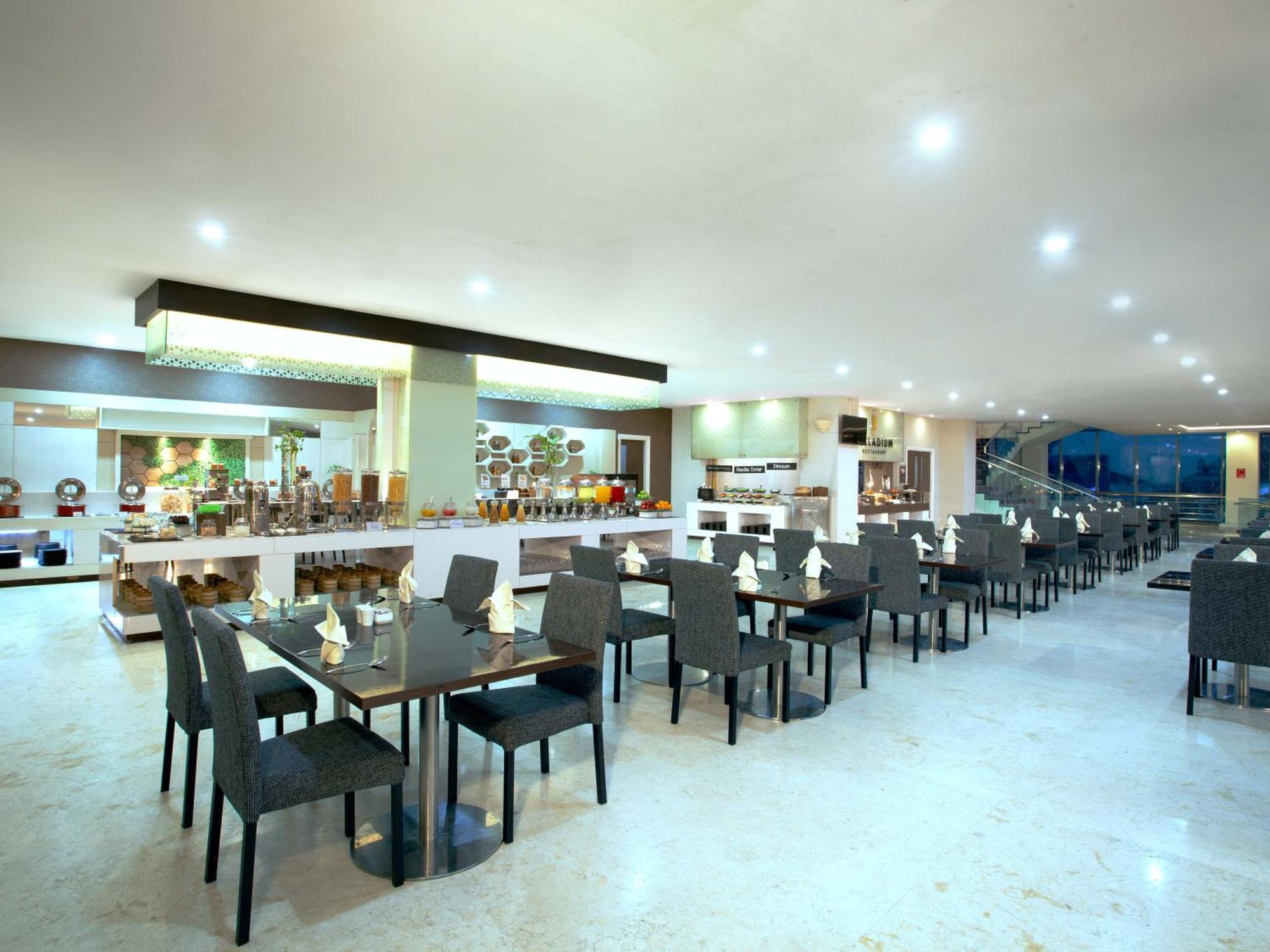 Platinum Hotel & Convention Hall Balikpapan Exteriér fotografie
